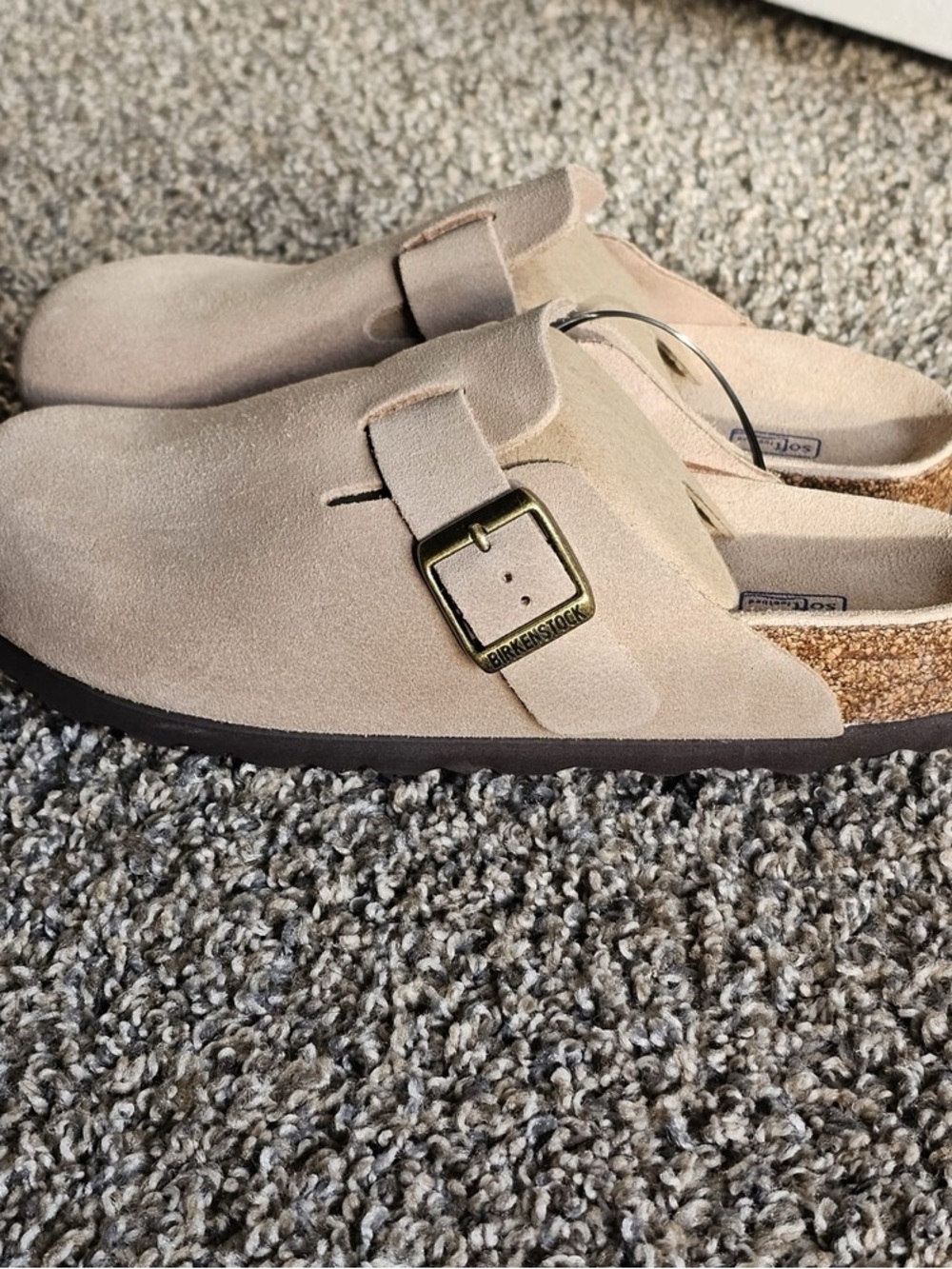 Birkenstock Women’s Beige Suede Clog Sandals with Brass Buckle🐑🐑